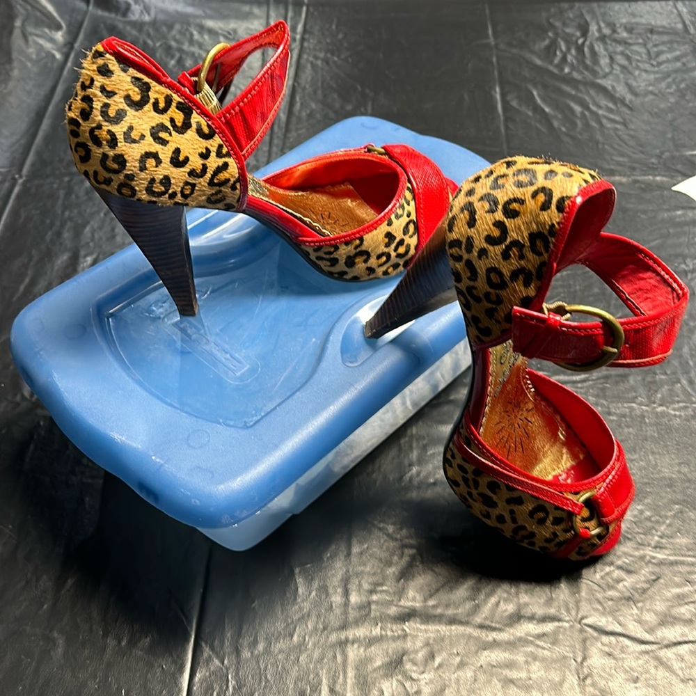 Naughty Monkey Women's Chutes and Ladders 2 Open Toe Pump